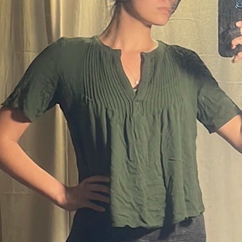 Old Navy Green Blouse ~ Fits Like a Small ~ XS